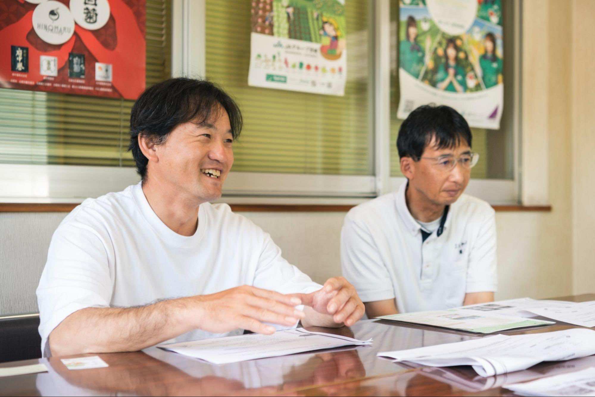 （左）ＪＡやさと有機栽培部会長の田中さん（右）ＪＡやさと営農指導課課長の廣瀬さん